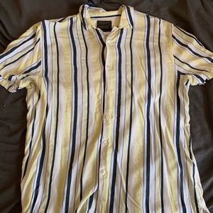 LIKE NEW! MENS DRESS SHIRT! So comfy